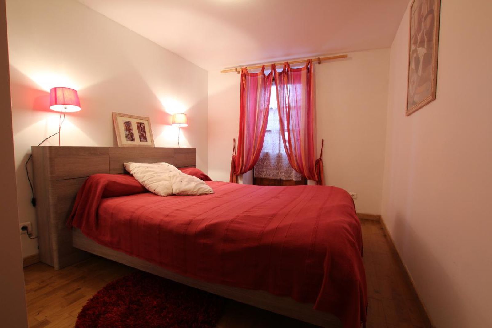 Appartement Castanchoa chambre lit double rose - Bidarray 