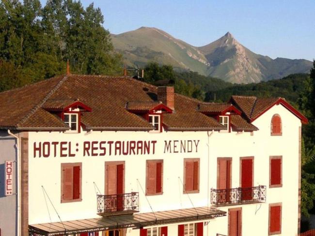 Hôtel Mendy - façade - Saint Jean le Vieux