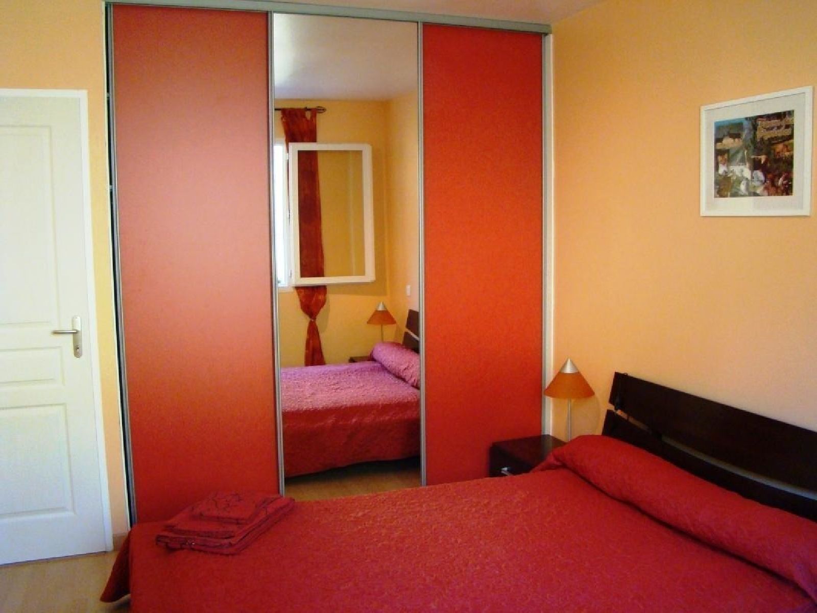 Maison Bidegain chambre lit double orange - Arneguy 