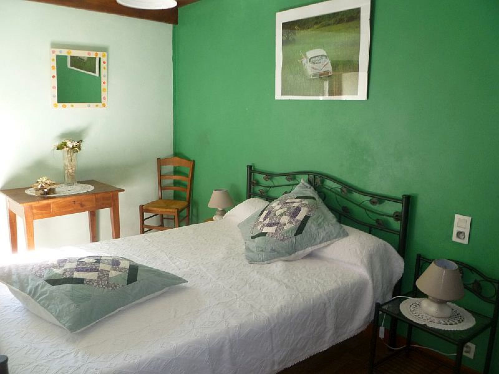 Maison Cherbero arriere chambre lit double verte - St Etienne de Baigorry 