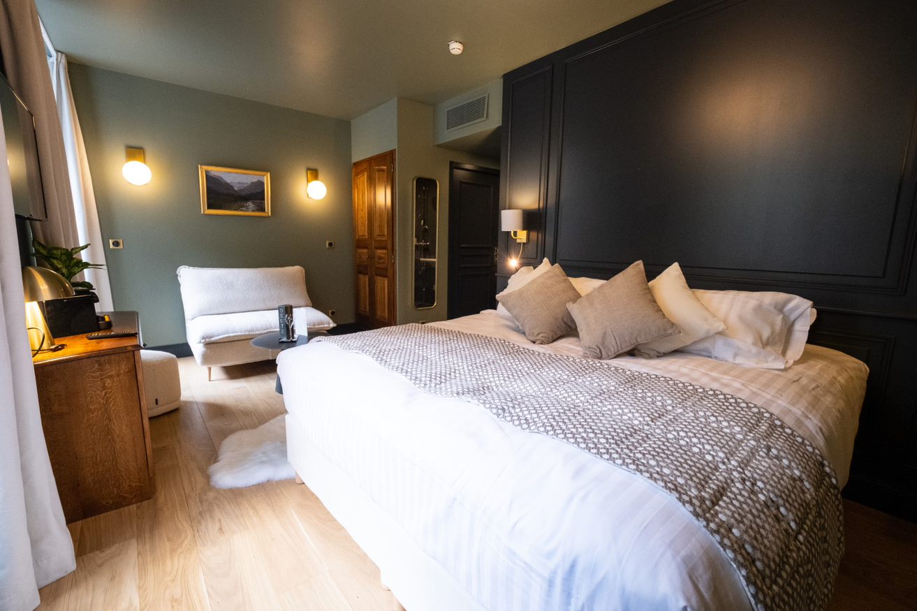 HÔTEL DU CIRQUE ET DE LA CASCADE GAVARNIEGEDRE Les Pyrenées HÔTEL DU CIRQUE ET DE LA CASCADE GAVARNIEGEDRE Les Pyrenées