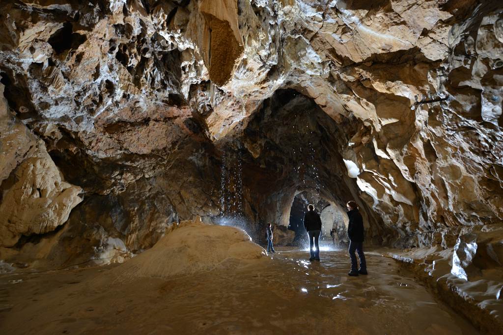 La grotte de Lombrives ORNOLACUSSATLESBAINS Les Pyrenées