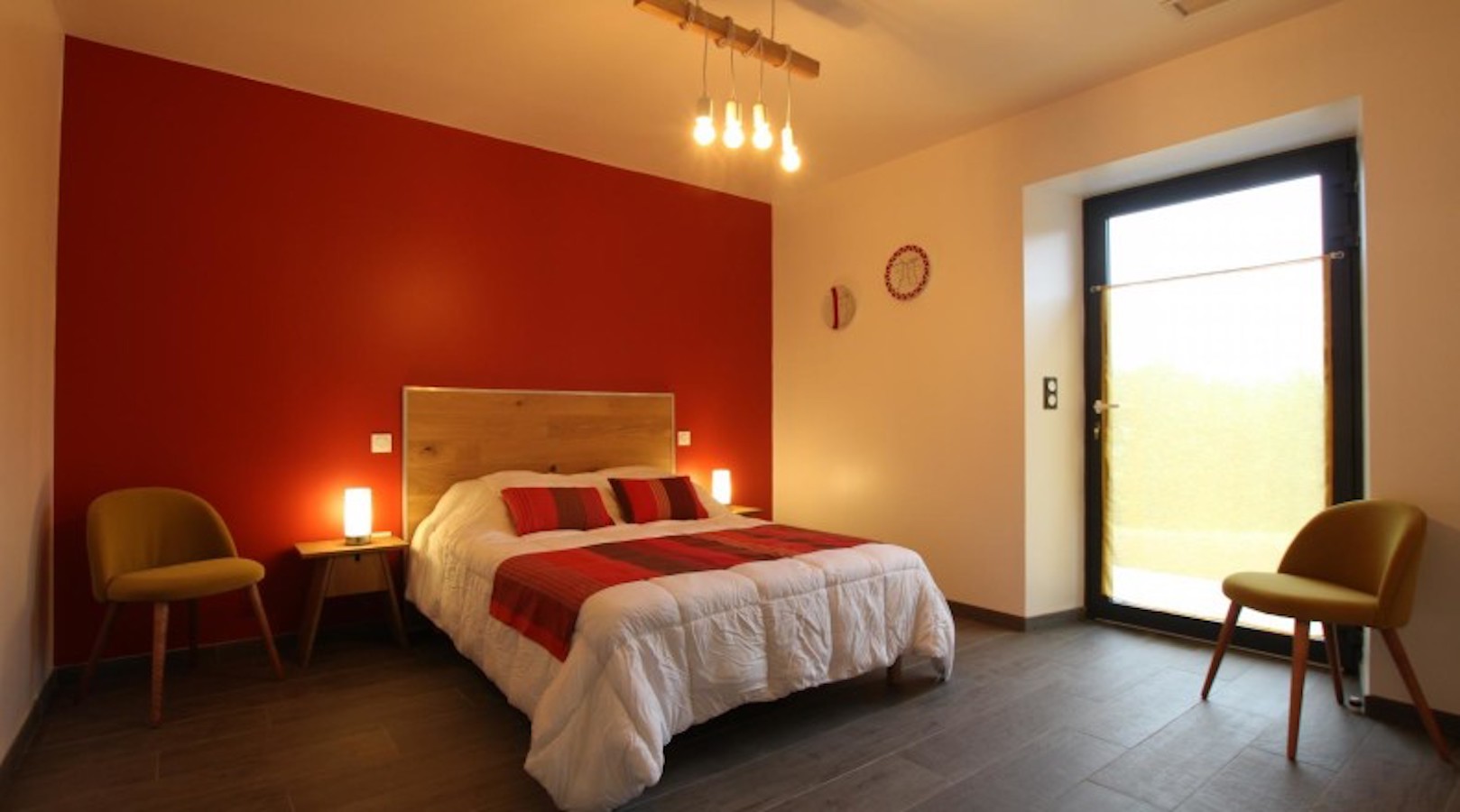 maison othart barrandeia chambre lit double rouge juxue 